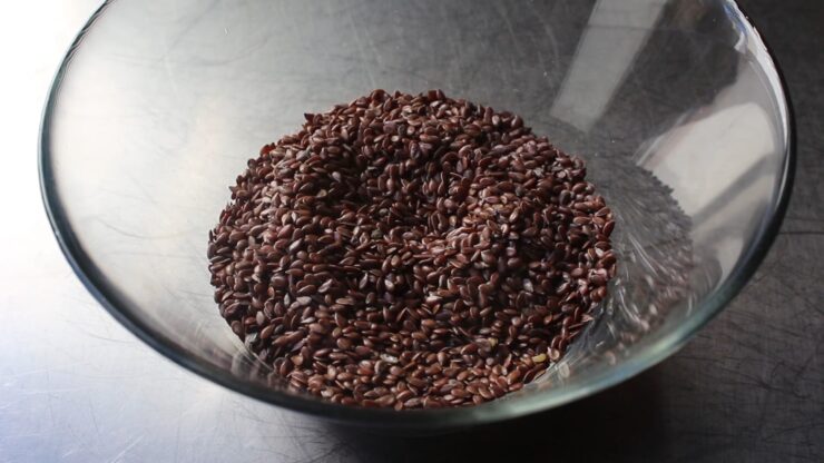 flaxseed in a bowl